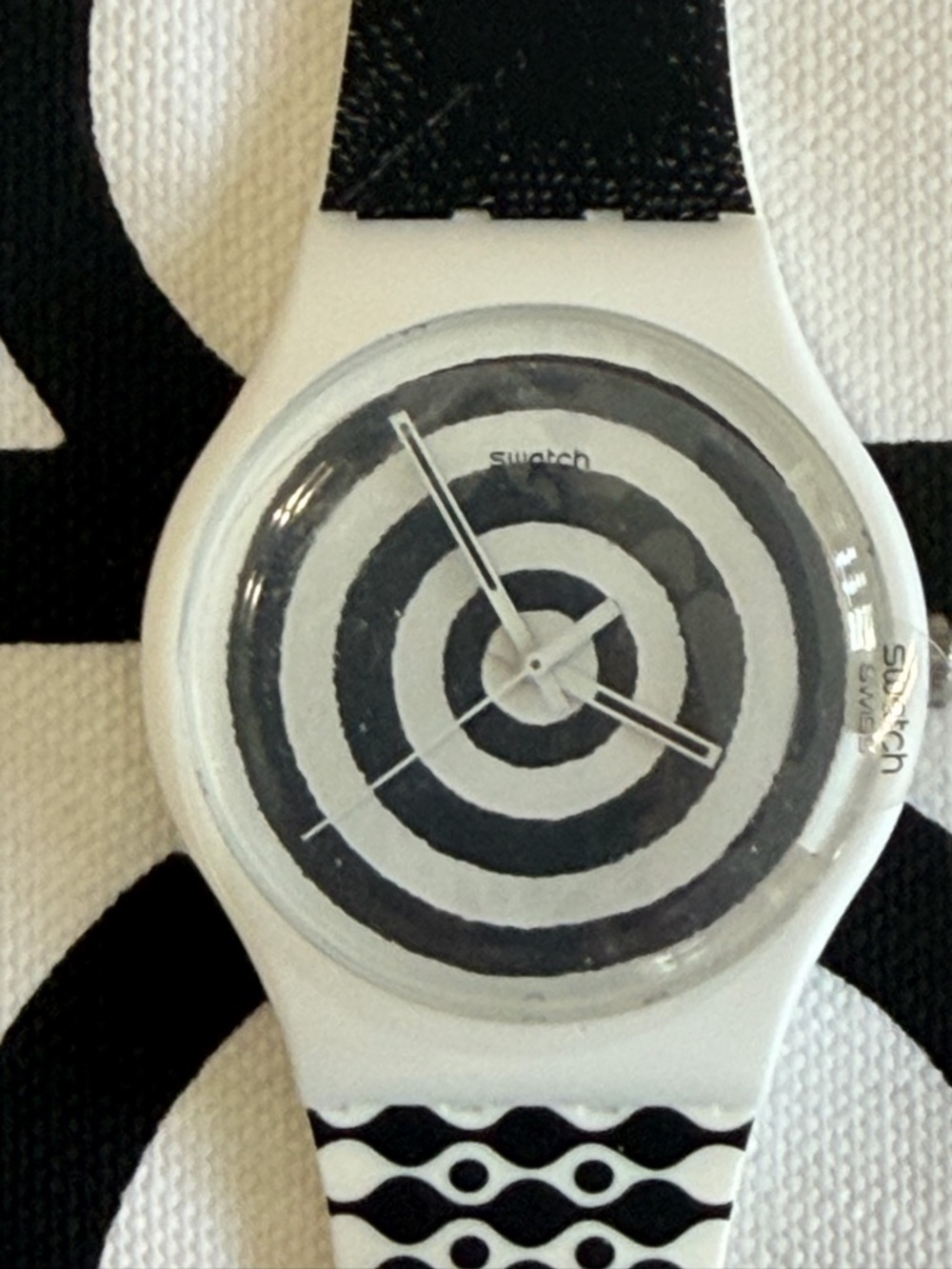 Swatch New Gent "Hypnotic Eye" (Model SUOZ126) By Lorenzo Petratoni Unisex Watch